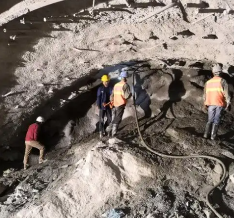 合川拱顶带模注浆料的施工流程及注意事项